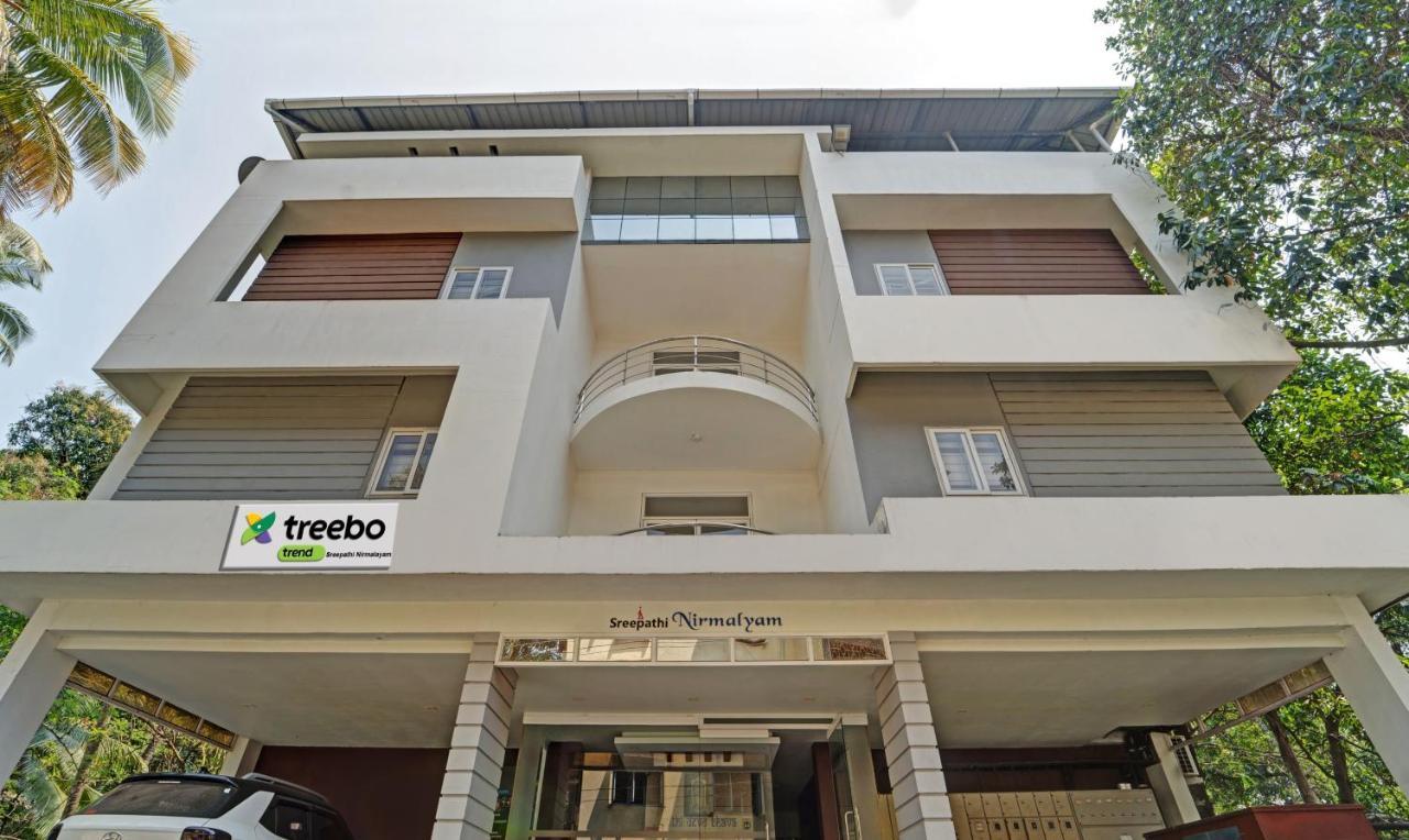 Sreepathi Nirmalyam 400 Mts From Guruvayoor Temple Hotel กูรูวาเยอร์ ภายนอก รูปภาพ